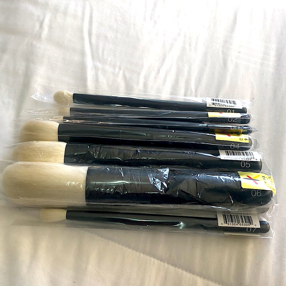 High End Makeup Brushes - In packing UNUSED!!!